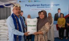 Menko Pangan dan Dirut BULOG Pantau Penyaluran 30 Kg Beras untuk Warga Ambon