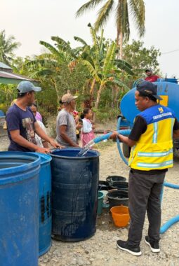 BWS Maluku Sisir Wilayah Kekeringan, Ribuan Liter Air Bersih Digelontorkan di SBT